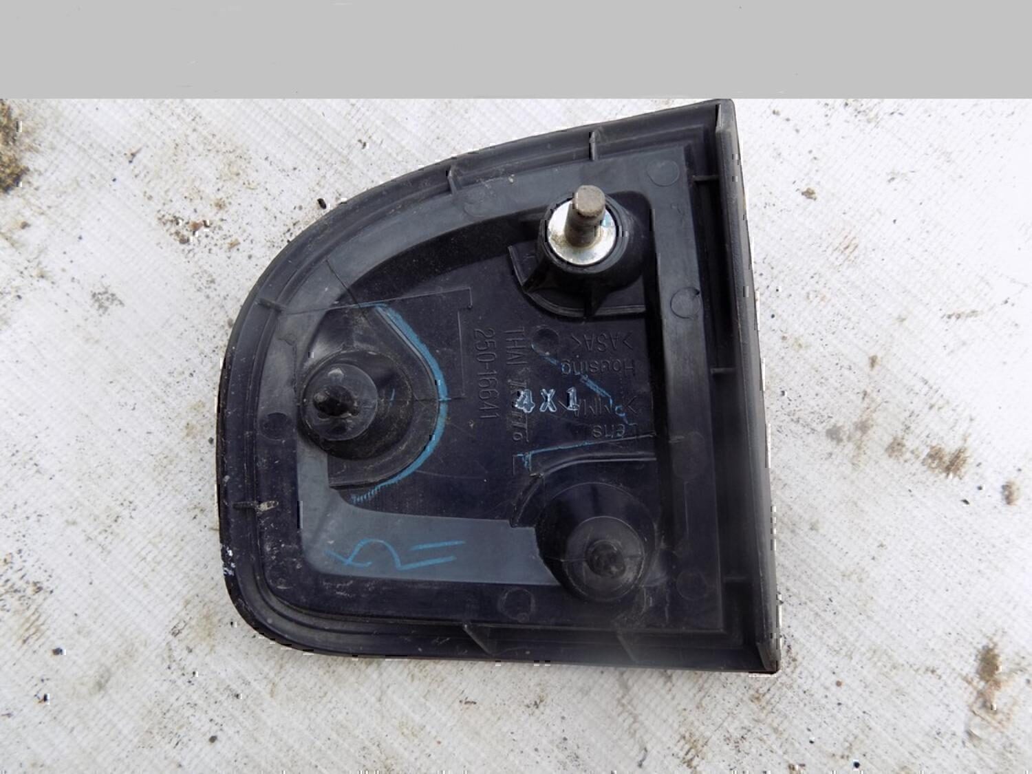 Отражатель задний MITSUBISHI L200 (KB) 2006-2016