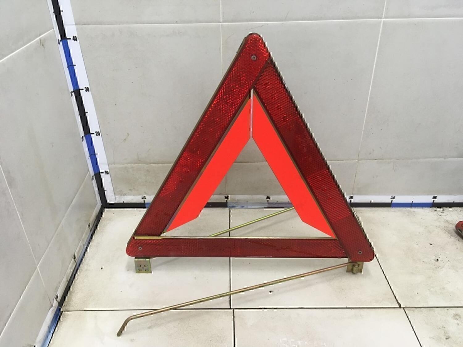 Знак аварийной остановки FORD Focus III 2011>