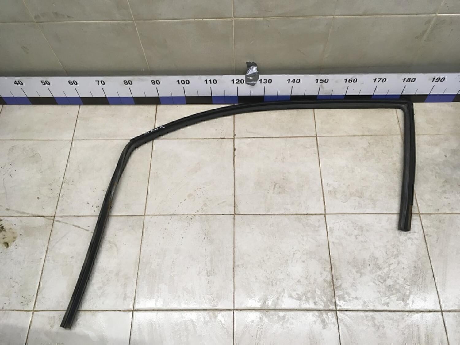 Уплотнитель стекла двери Chevrolet Aveo (T200) 2003-2008