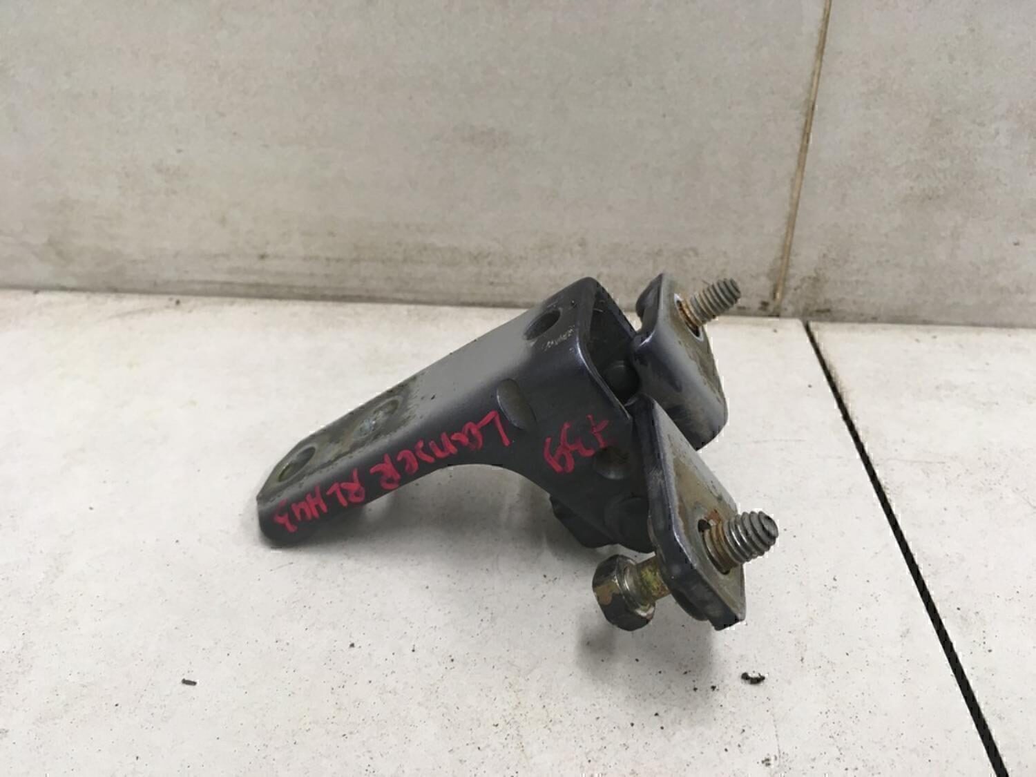 Петля двери задней левой нижняя MITSUBISHI Lancer (CS/Classic) 2003-2006