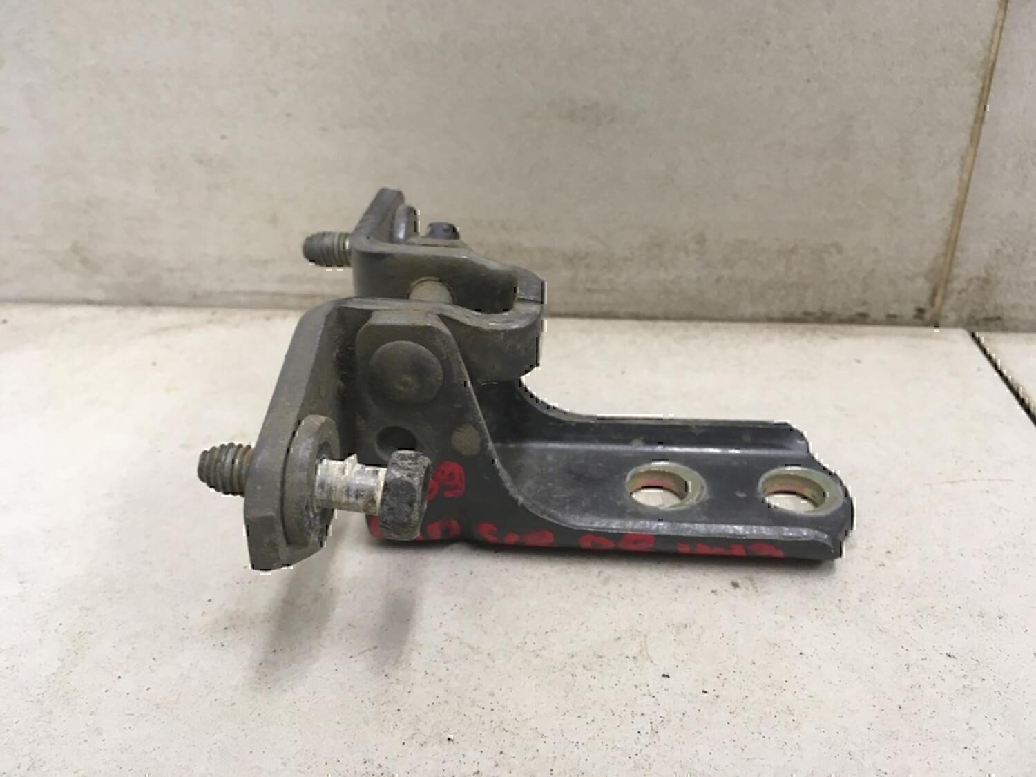 Петля двери задней правой нижняя MITSUBISHI Lancer (CS/Classic) 2003-2006