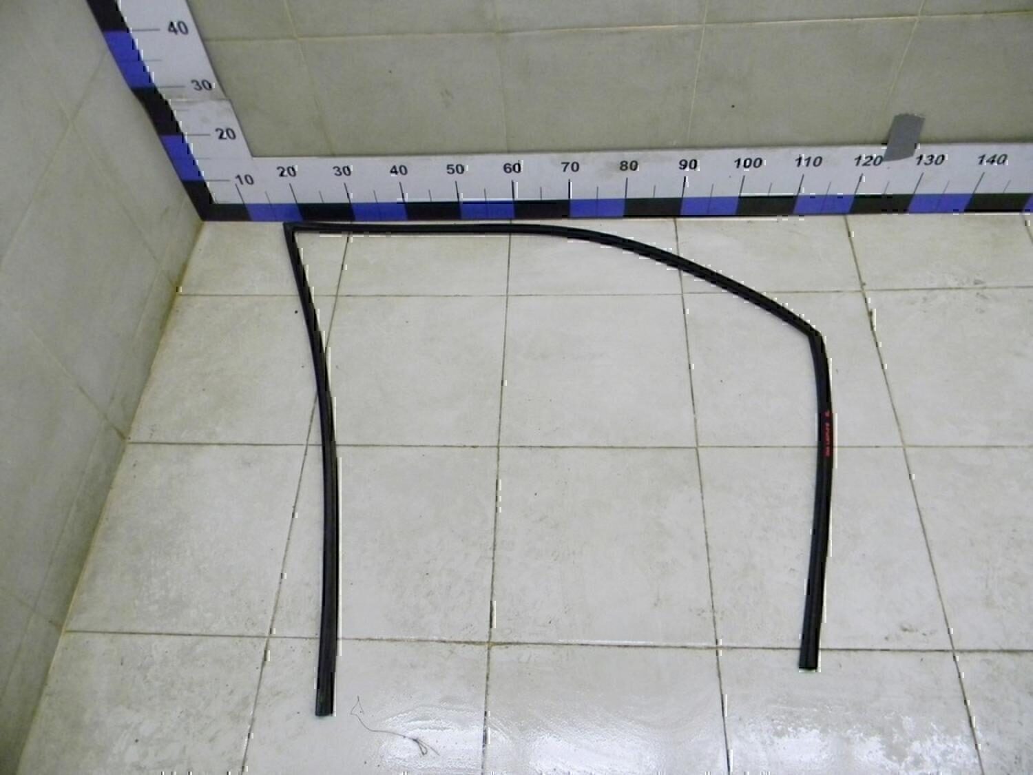 Уплотнитель стекла двери MITSUBISHI Lancer (CS/Classic) 2003-2006