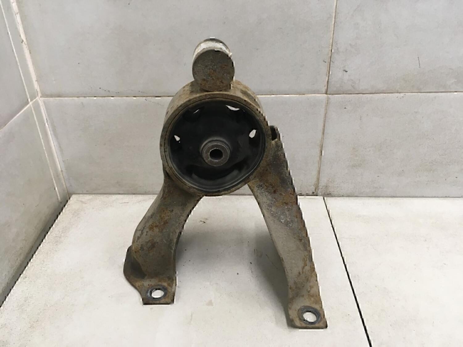 Опора двигателя задняя MITSUBISHI Lancer (CS/Classic) 2003-2006