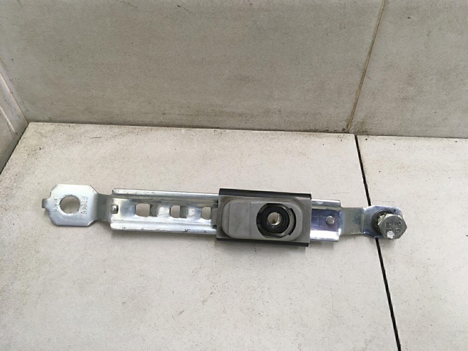 Механизм регулировки ремня безопасности MITSUBISHI Lancer (CS/Classic) 2003-2006