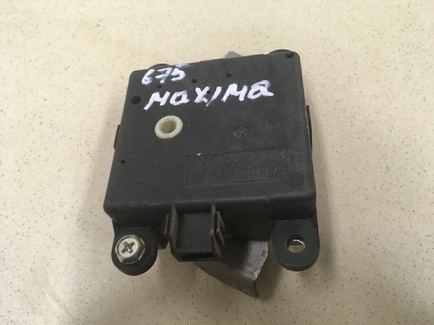 Моторчик заслонки отопителя NISSAN Maxima (A33) 2000-2005